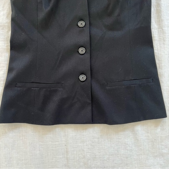 Chico’s size 0/small woman’s fully lined button up dressy vest. - Picture 3 of 10